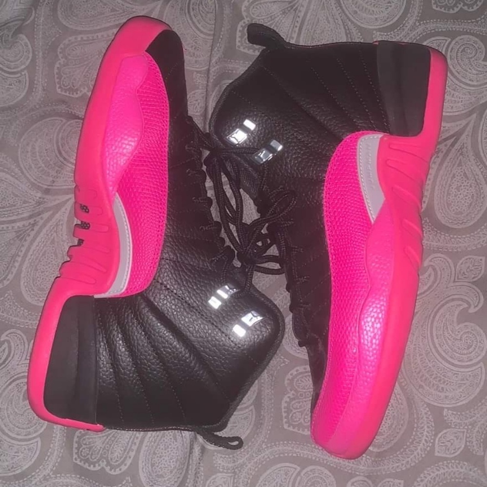 Air Jordan Retro 12 black & deadly pink